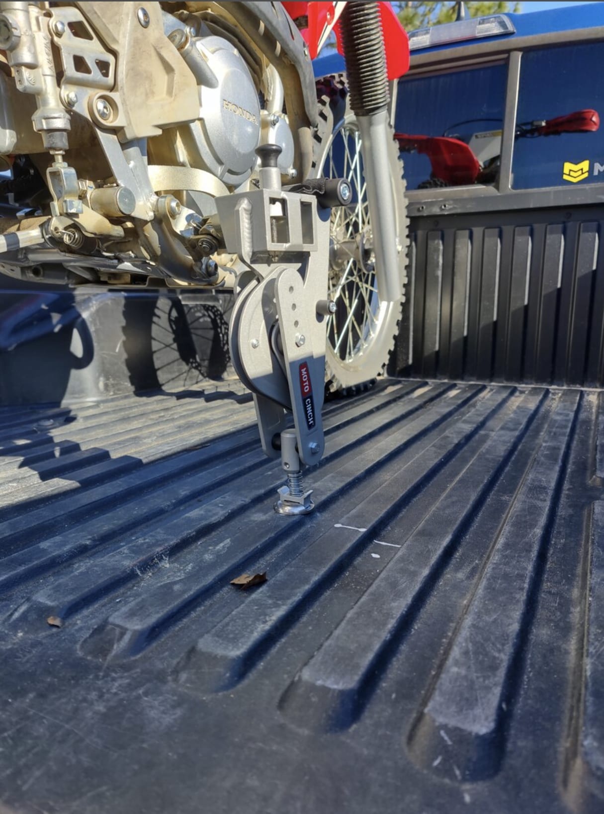 Moto Cinch Strapless tie down transport system