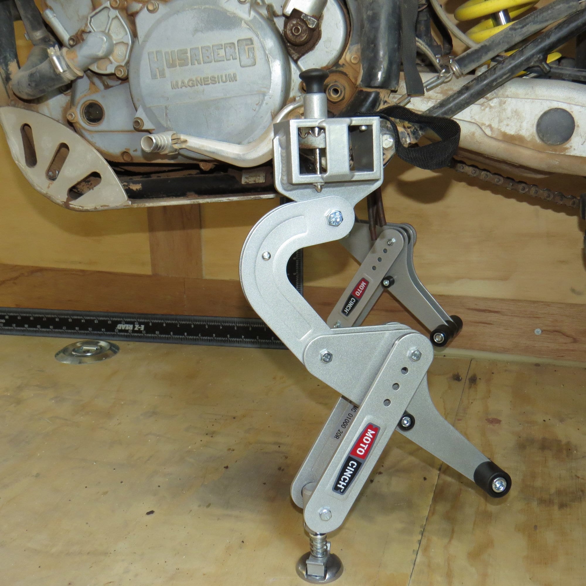 Moto Cinch Strapless tie down transport system