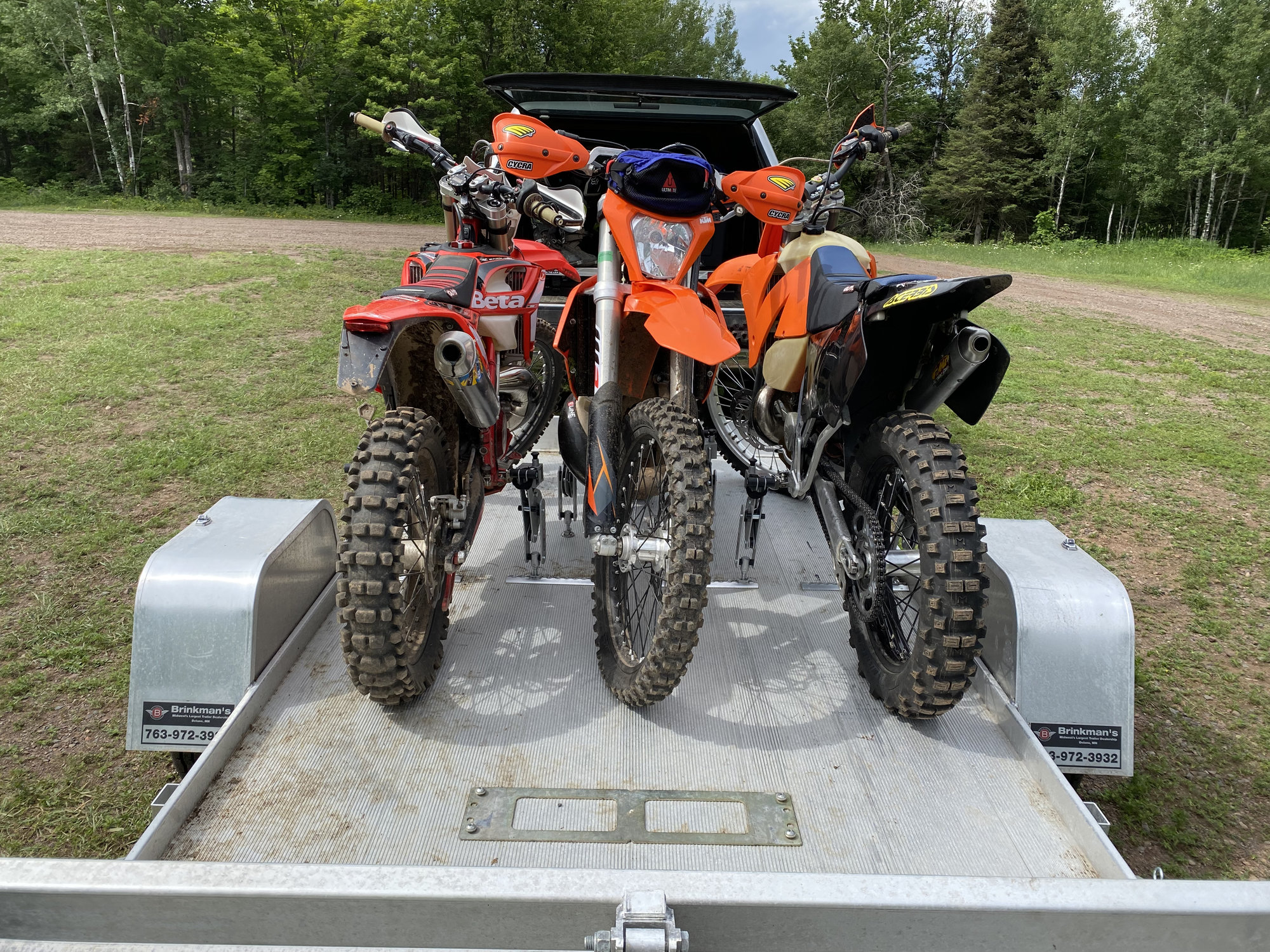 Moto cinch 3 bike trailer setup