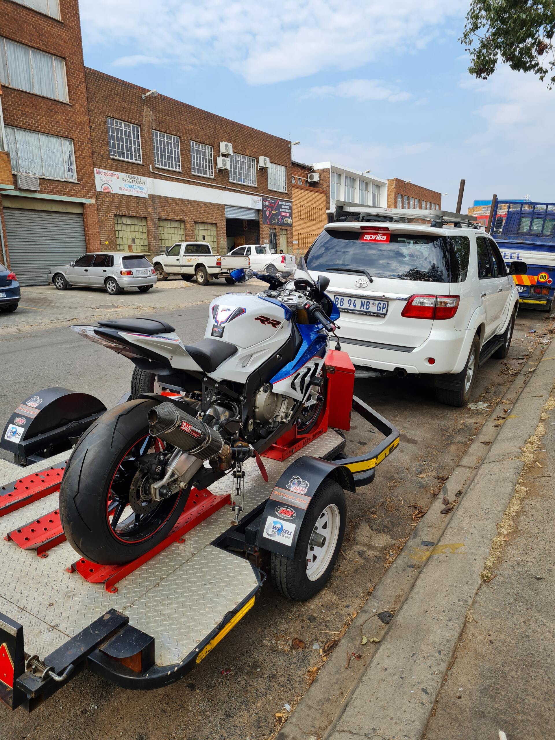 Aprilla using moto cinch tie downs