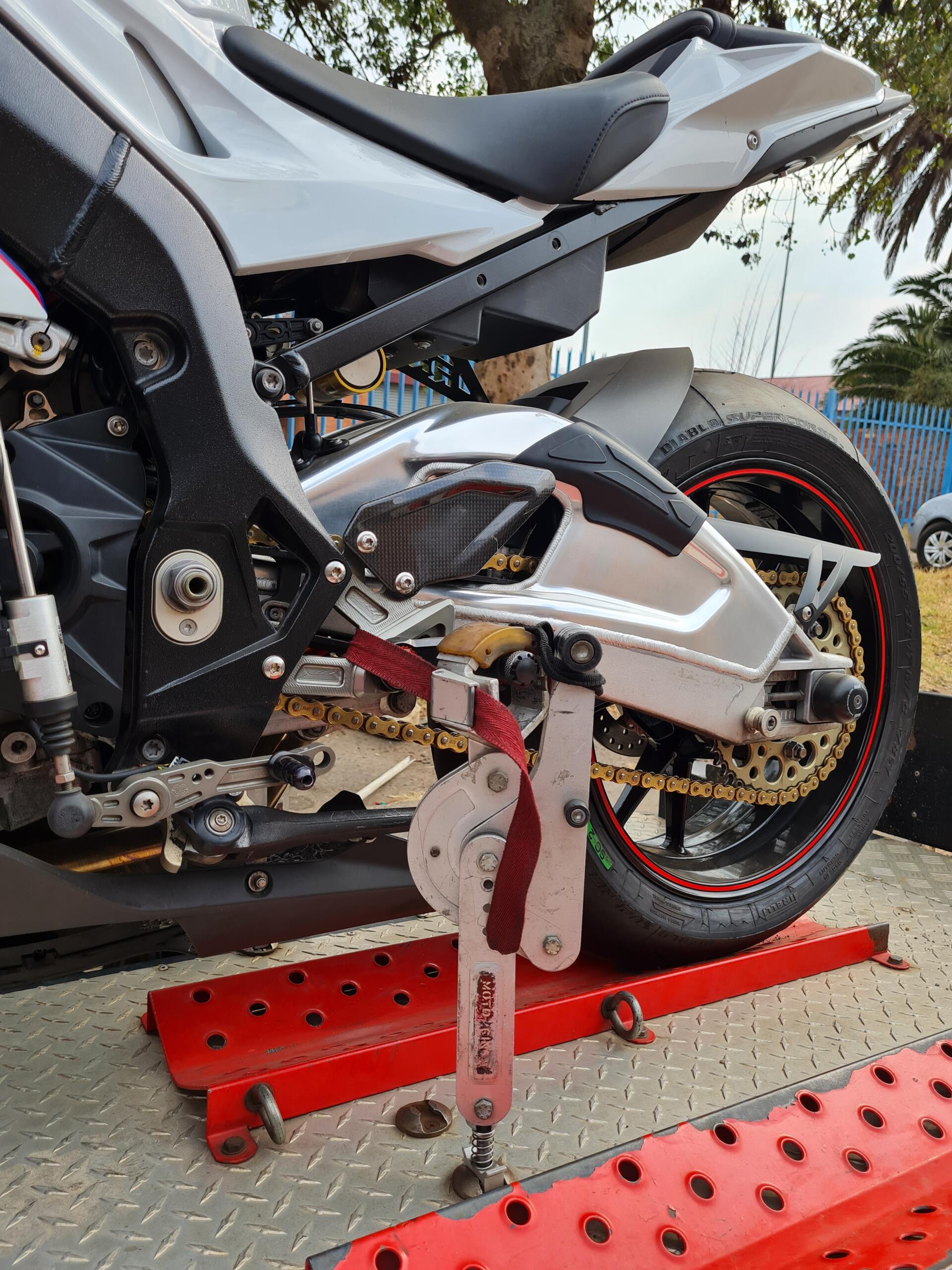 Street bike version of award winning moto cinch strapless tie downs.