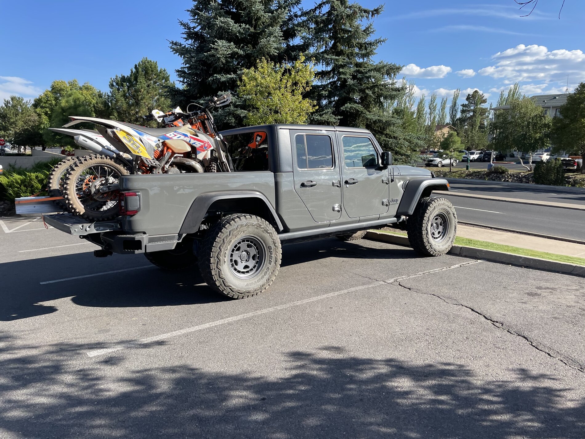 Moto cinch strapless tie downs in Jeep truck bed!