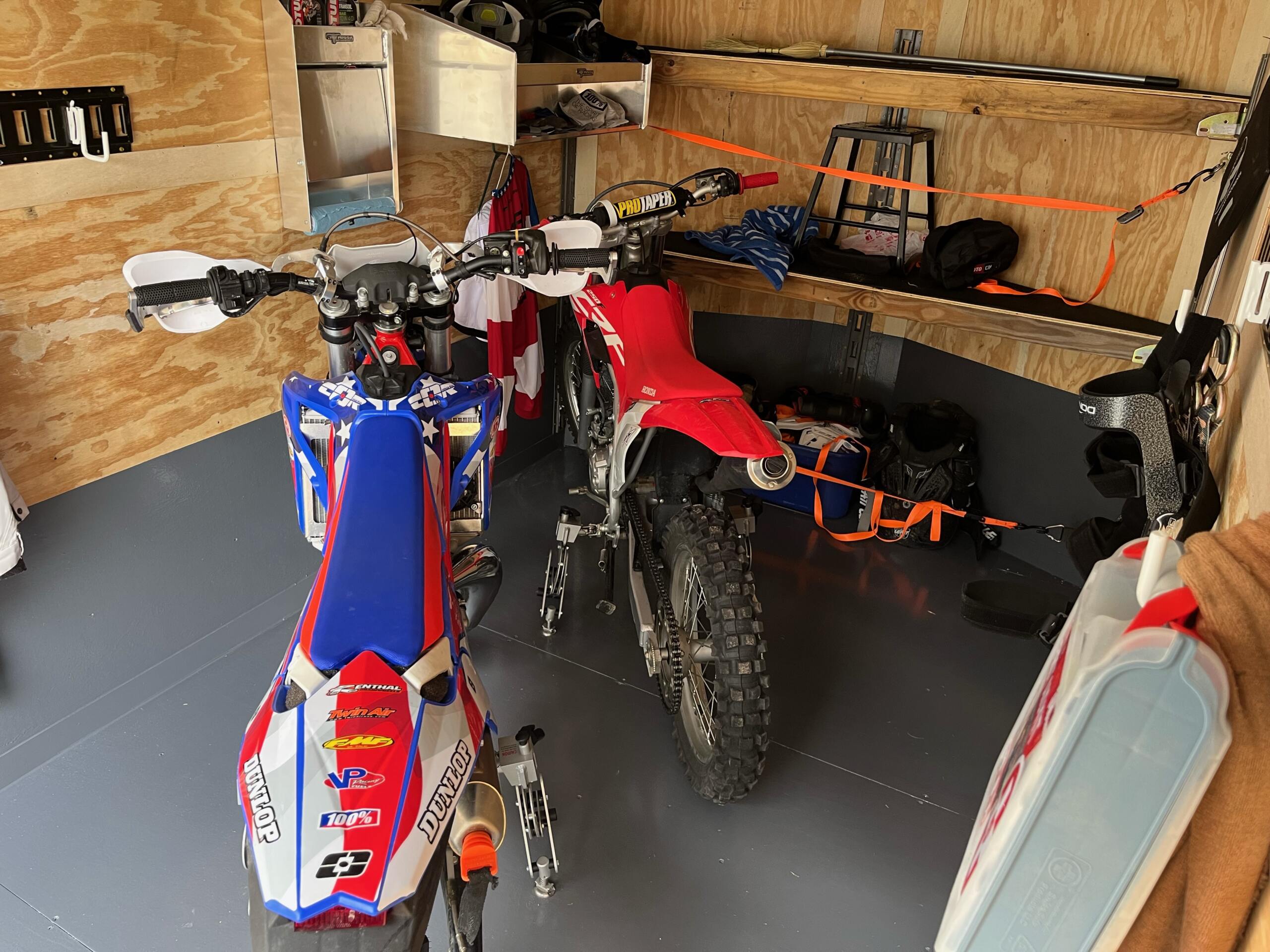 Moto Cinch strapless tie downs