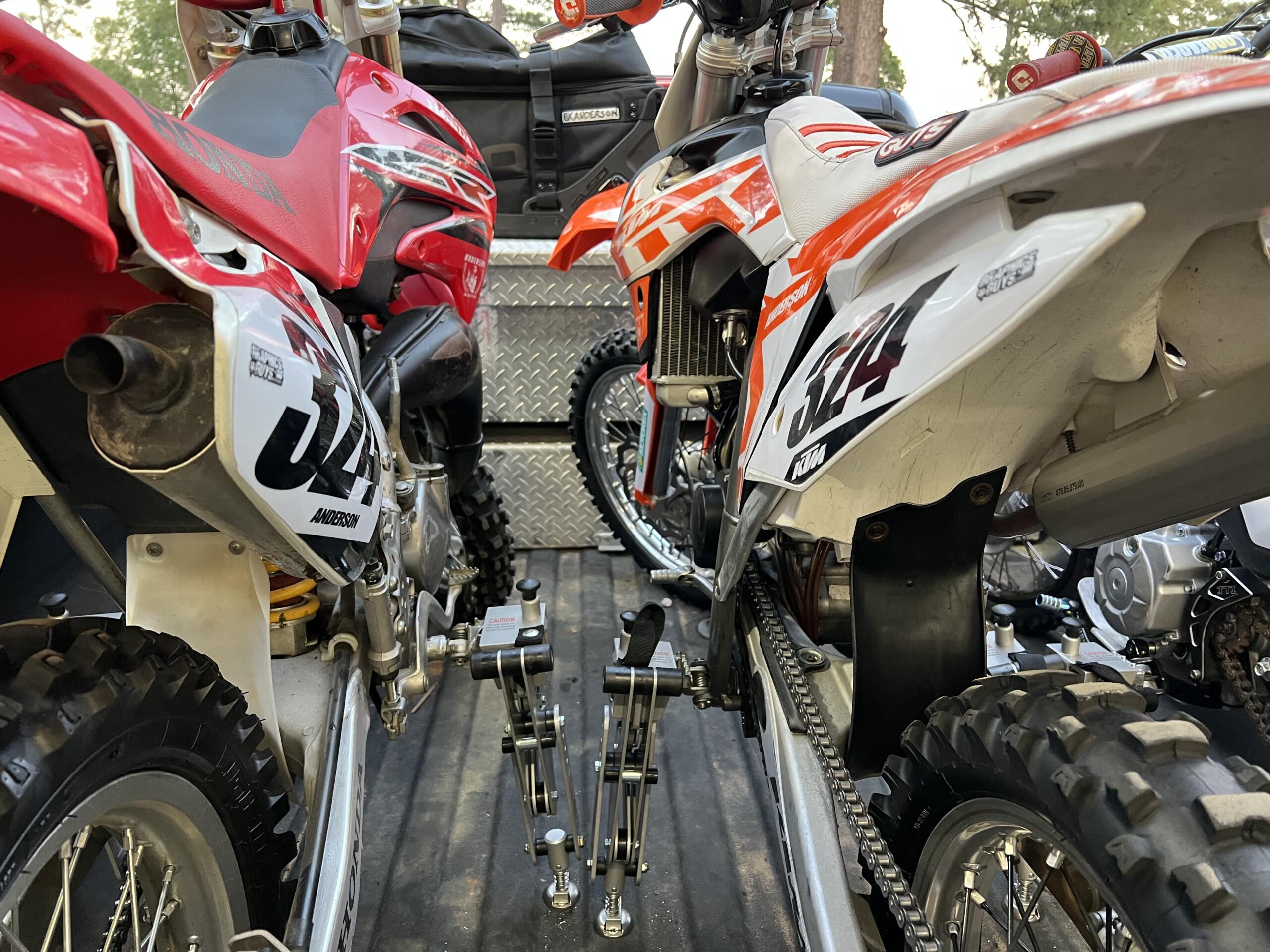 Moto cinch strapless tie downs